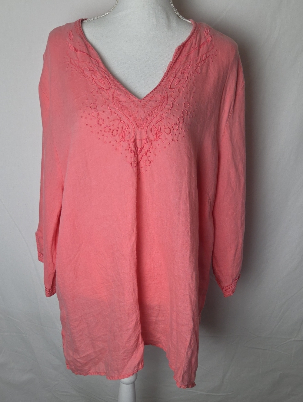 Saint Tropez West Women's Coral Embroidered V-Neck Tunic Top Linen Sz 3X‎